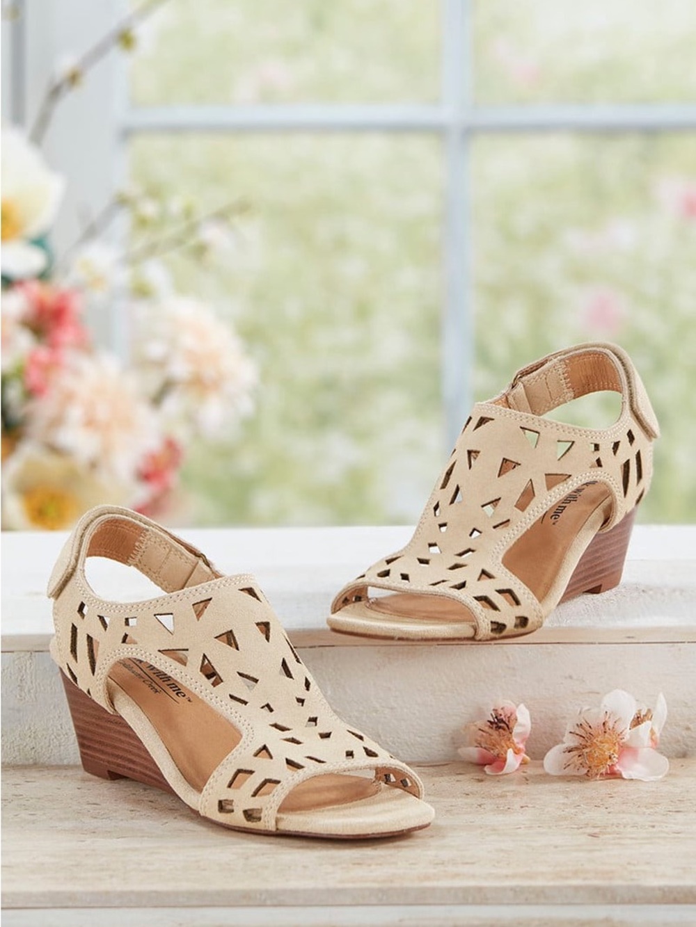 NEW Coldwater Creek Walk With Me Gayle Suede Champagne Wedge Sandal Womens 8